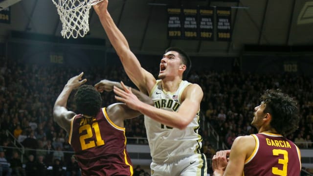 Zach Edey dunks on the Gophers during the 2022-23 season.